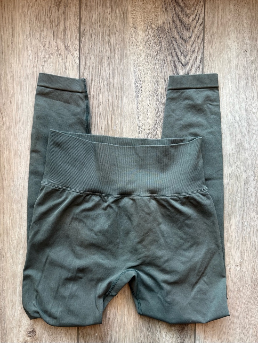 Fegari Active High-Waist Scrunch Leggings — Army Green - Picture 2 of 3